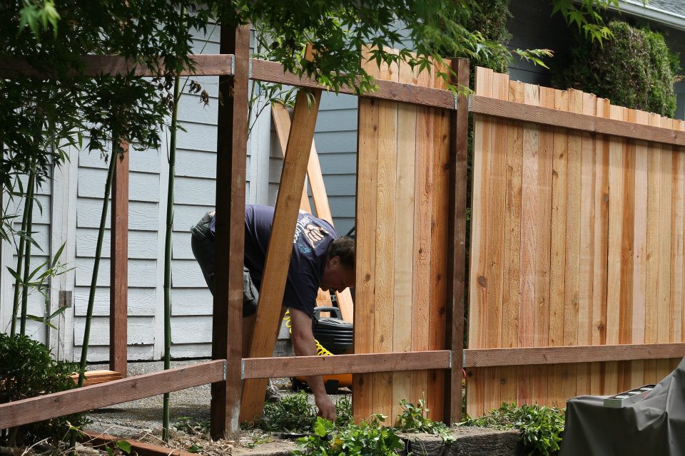 Fence Building: Must-Know Things for DIY Project | ArticleCube