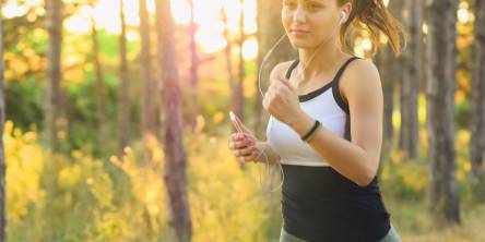7 Benefits of Listening to Music While Exercising