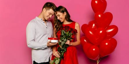 Why Should You Buy Romantic Gifts For Lovers?