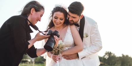 10 Weighty Reasons to Hire a Professional Wedding Photographer