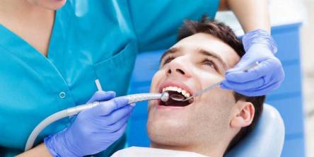 8 Signs You Should See a Dentist