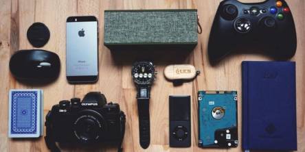 Top 7 Must-Have Gadgets When You're Traveling