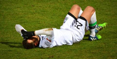 soccer player in pain