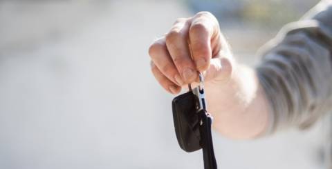handing-over-old-car-keys