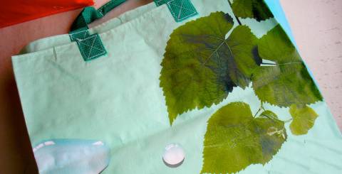 How do reusable bags help the environment? How do reusable bags help the environment?