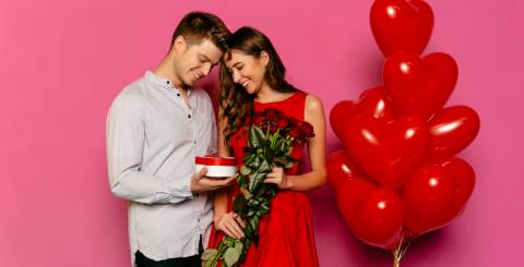 Why Should You Buy Romantic Gifts For Lovers?
