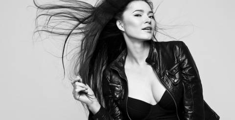 Minimalist look - trends to watch for in 2018 Girl