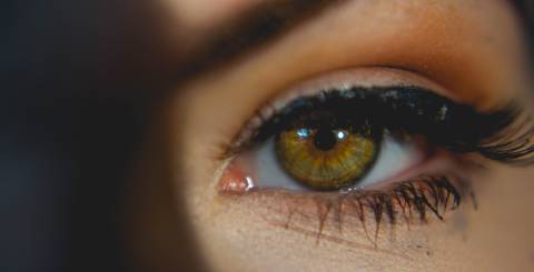 Risks and Recommendations of Contact Lenses Risks and Recommendations of Contact Lenses
