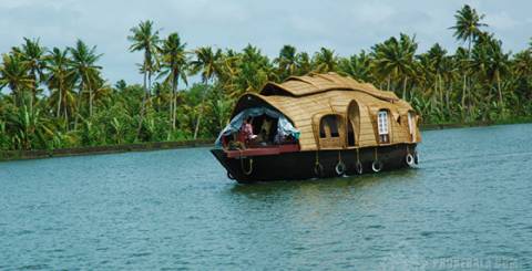 Best Places to Propose in India Water Boat Kerala