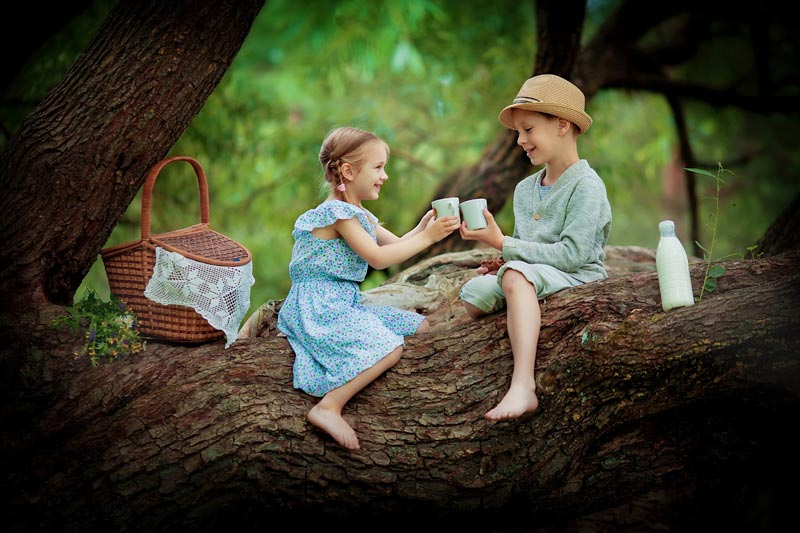 children having a picnic